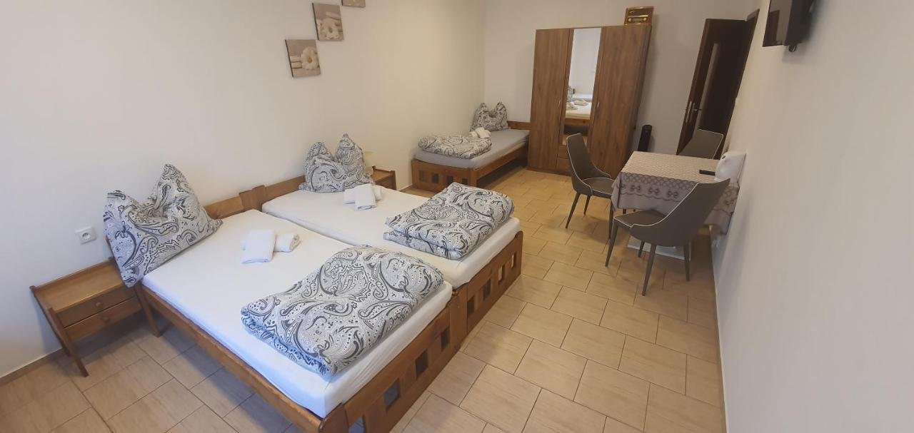 Penzion U Kohoutka Pardubice Esterno foto
